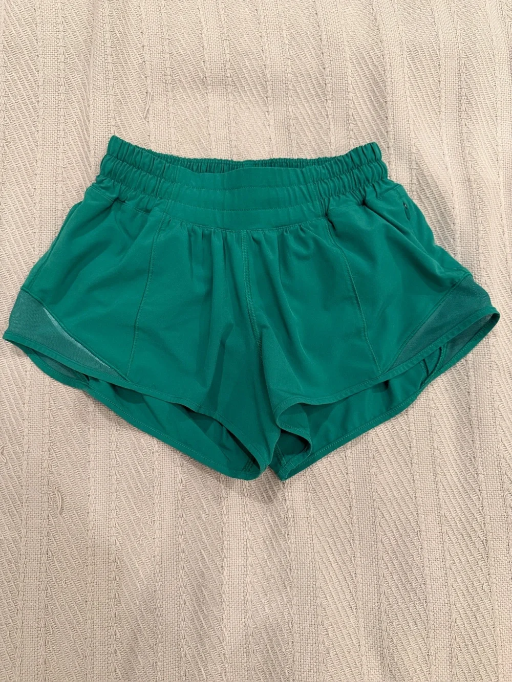 Lululemon Hotty Hot Low-Rise Lined Short 2.5